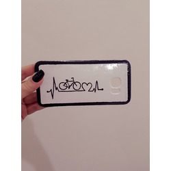 İsteğe özel el yapımı telefon kılıfları.