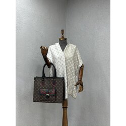 LV OntheGo Monogram Çanta