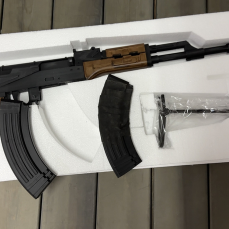 Hareketli seyyar dipçikli ak47