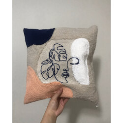 “Woman face, one line pillow”