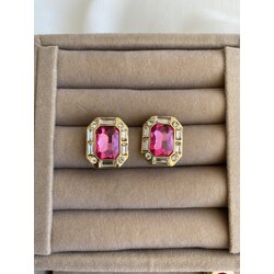 Pembe taşlı küpe
