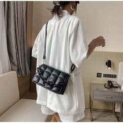 YSL ZİNCİRLİ ÇANTA