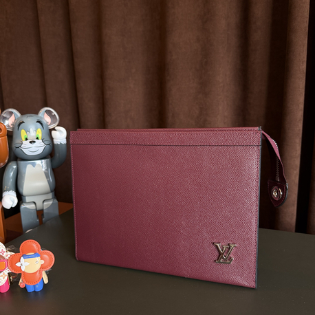 Louis Vuitton Clutch Bordo
