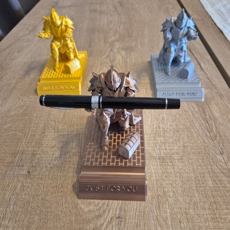 3D Baskı İsme Özel Bronz Renk Kalem & Telefon Tutan Şövalye