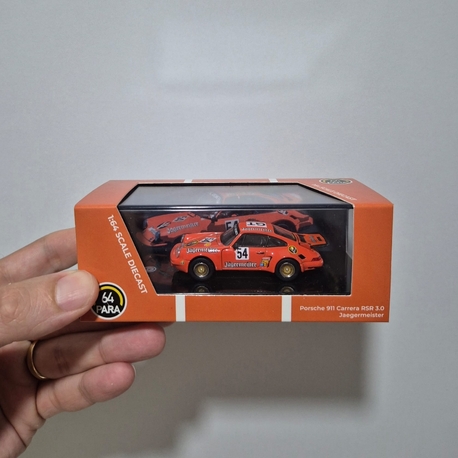 PORSCHE 911 CARRERA, 1975 RACING JÄGERMEISTER MODEL ARAÇ (1:64)
