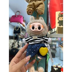 Kıyafetli labubu