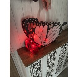 Beyaz kelebek çantalı kırmızı gül buketi