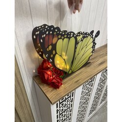 Sarı kelebek çantalı kırmızı gül buketi