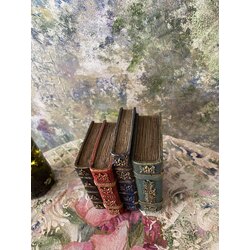 kitap tutacağı 