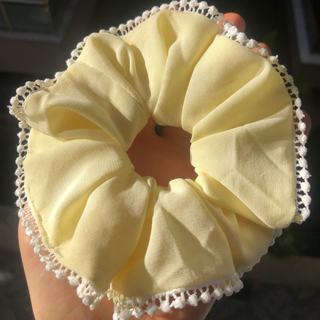 İşlemeli sarı simit toka 