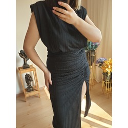 Vatkalı Siyah Drape Detaylı Elbise 