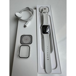 Apple Watch Series 8 GPS 41mm Gümüş Rengi Alüminyum Kasa ve Spor Kordon