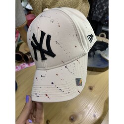 Krem rengi NY  özel tasarım Sıçratmalı (Siyah nakış )