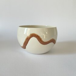 Globe Medium / White / Cookie wave