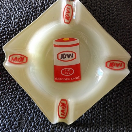 KİVİ REKLAMLI CAM KÜLLÜK. 70 - 80 NADİR KUSURSUZ.