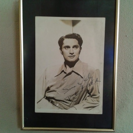 AKTÖR ROBERT ARDEN ISLAK İMZALI. 