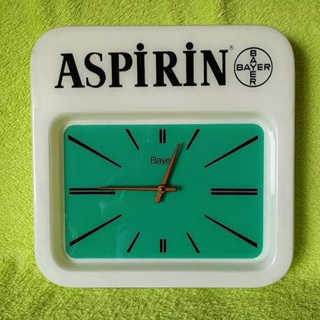 BAYER ASPİRİN REKLAMLI PLEKSİGLAS QUARTZ DUVAR SAATİ. NADİR BULUNTU.  
