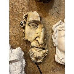 Zeus Duvar Heykeli