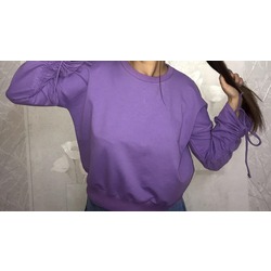 lila sweatshirt