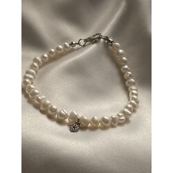 Natural pearls 