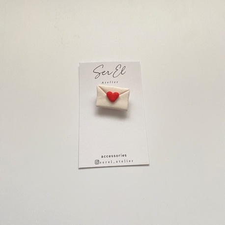 Love Bomb Broş