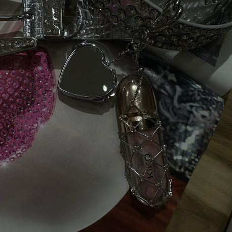 GLOSS CHARM 
