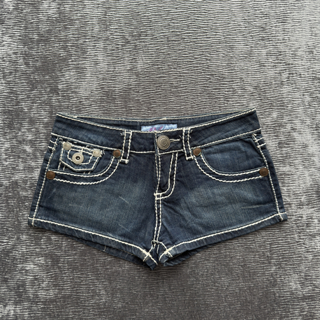 Düşük Bel Dikiş Detaylı Denim Şort