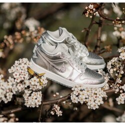 Nike Air Jordan 1 Low SE Metallic Silver