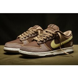 Undefeated x Nike Dunk Low SP "CANTEEN"