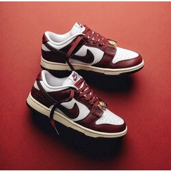 Nike Dunk Low SE Sisterhood - Team Red