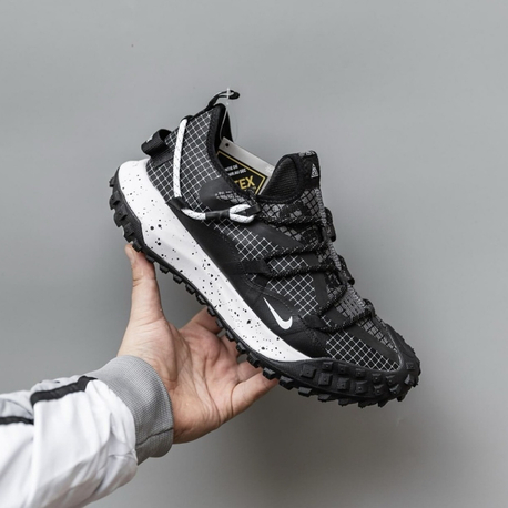 ACG Mountain Fly Low Gore-Tex Dark White