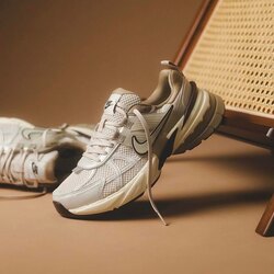 Nike V2K Run Orewood Brown