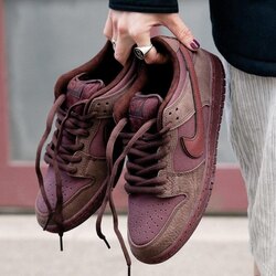 Nike SB Dunk City Of Love Burgundy Crush