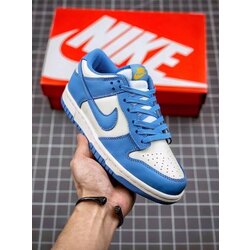 Nike SB Dunk Low UNC