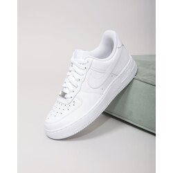Nike Air Force 1 07 Triple White