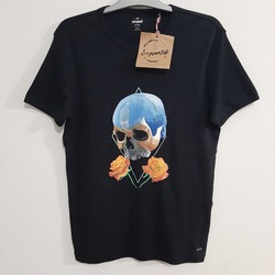 SKULL IN ROSES