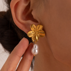 Titania Earring - Pearl