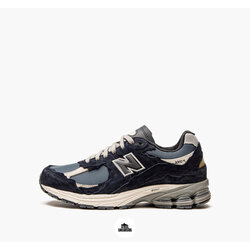 NEW BALANCE 2002R 