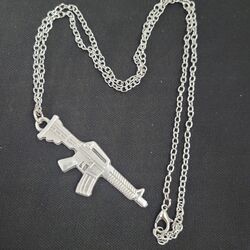 M4 Kolye