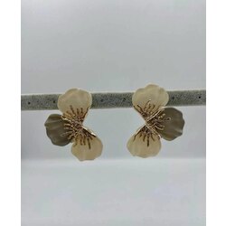 Yarım çiçek gold detaylı küpe