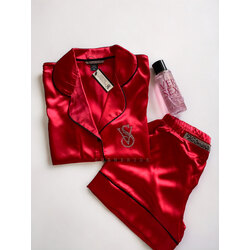 Victoria’s Secret Kırmızı Şortlu Saten Pijama Takımı