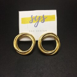 Sargılı figürlü gold küpe 