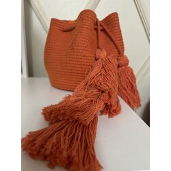 Püsküllü turuncu çanta