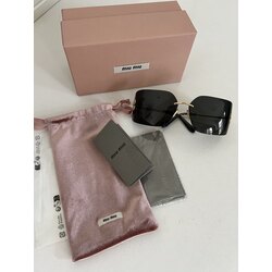 Miu Miu Made in Italy Sıfır Kondisyon Full Aksesuar Güneş Gözlüğü