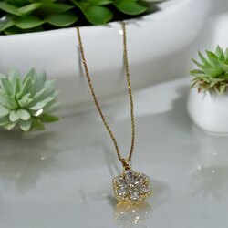 Gold Zirkon Taş Çiçek Detaylı Çelik Kolye
