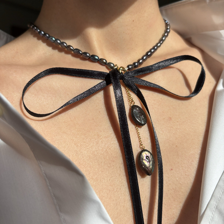 Ribbon Black Pearl Necklace