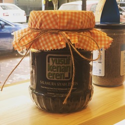 Yusuf Kenan Eren Salamura Siyah Zeytin 1000 gr.
