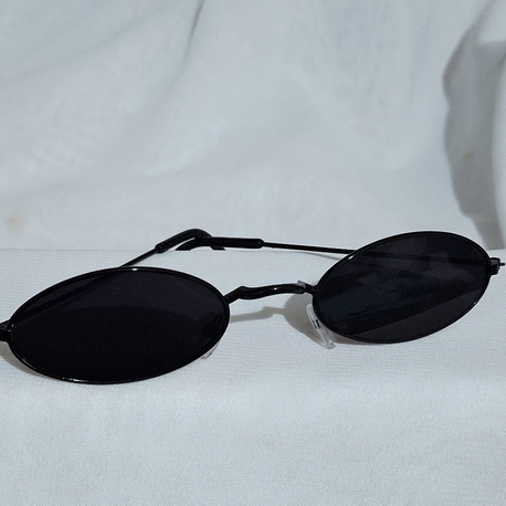 Minimal Siyah Oval Güneş Gözlüğü 
