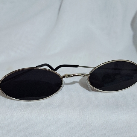 Minimal Siyah Oval Güneş Gözlüğü