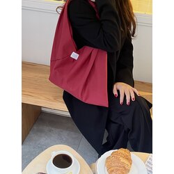 Kırmızı bez çanta